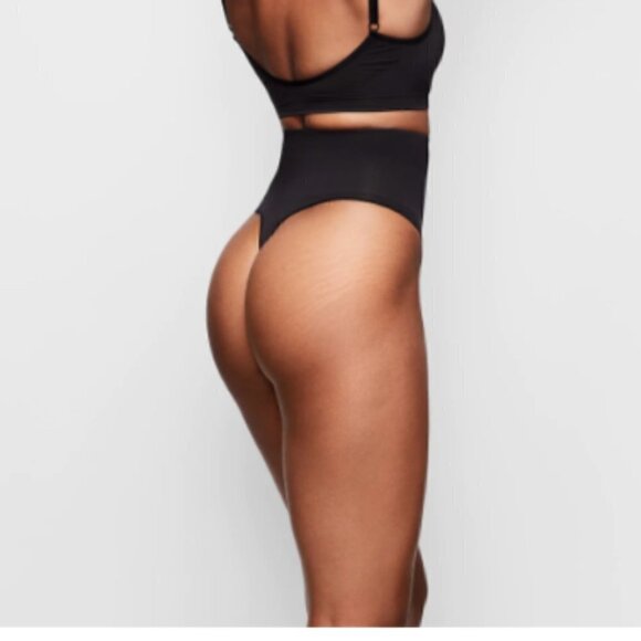Skims Core Control Thong 4X/5X - Picture 4 of 4